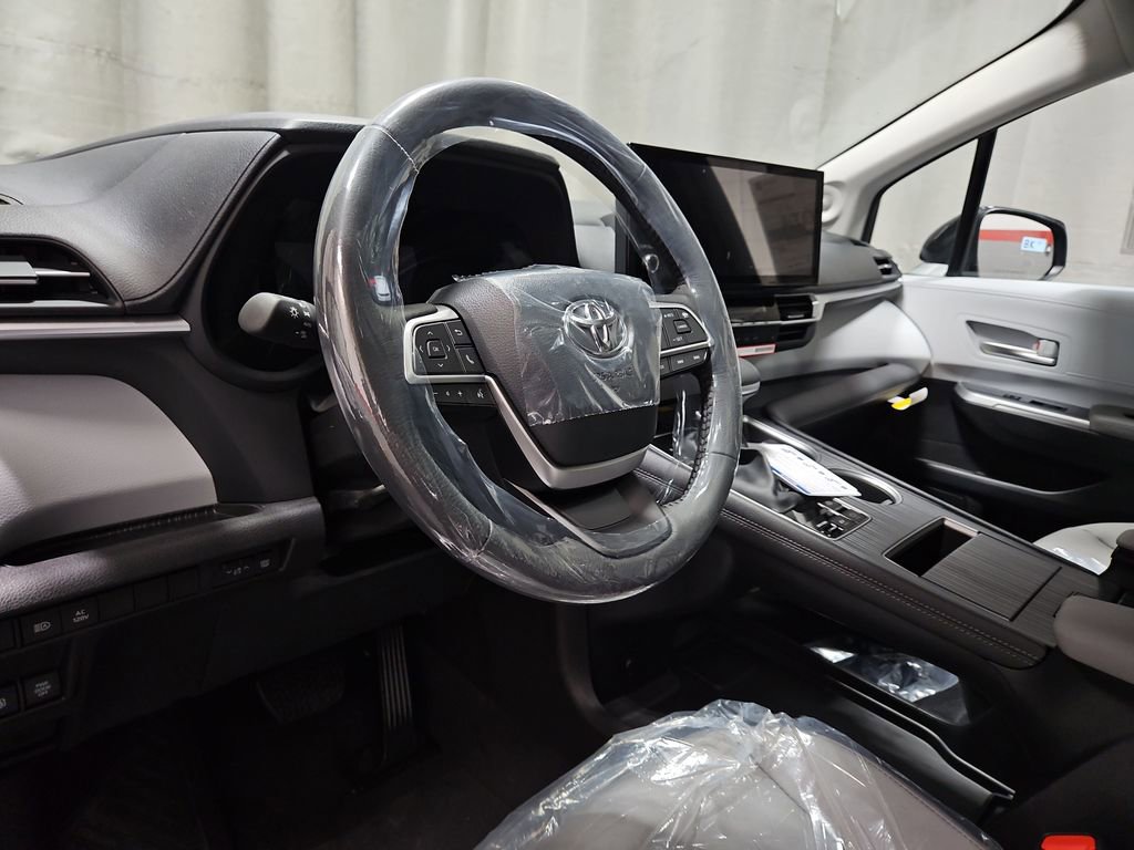 New 2026 Toyota Sienna XLE image 13