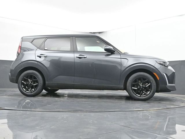 Used 2025 Kia Soul LX w/ LX Technology Package FWD image 29