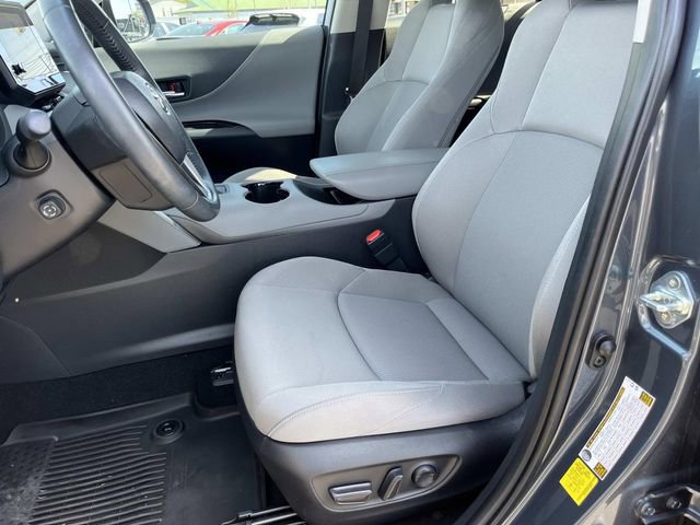 Used 2024 Toyota Venza LE image 22