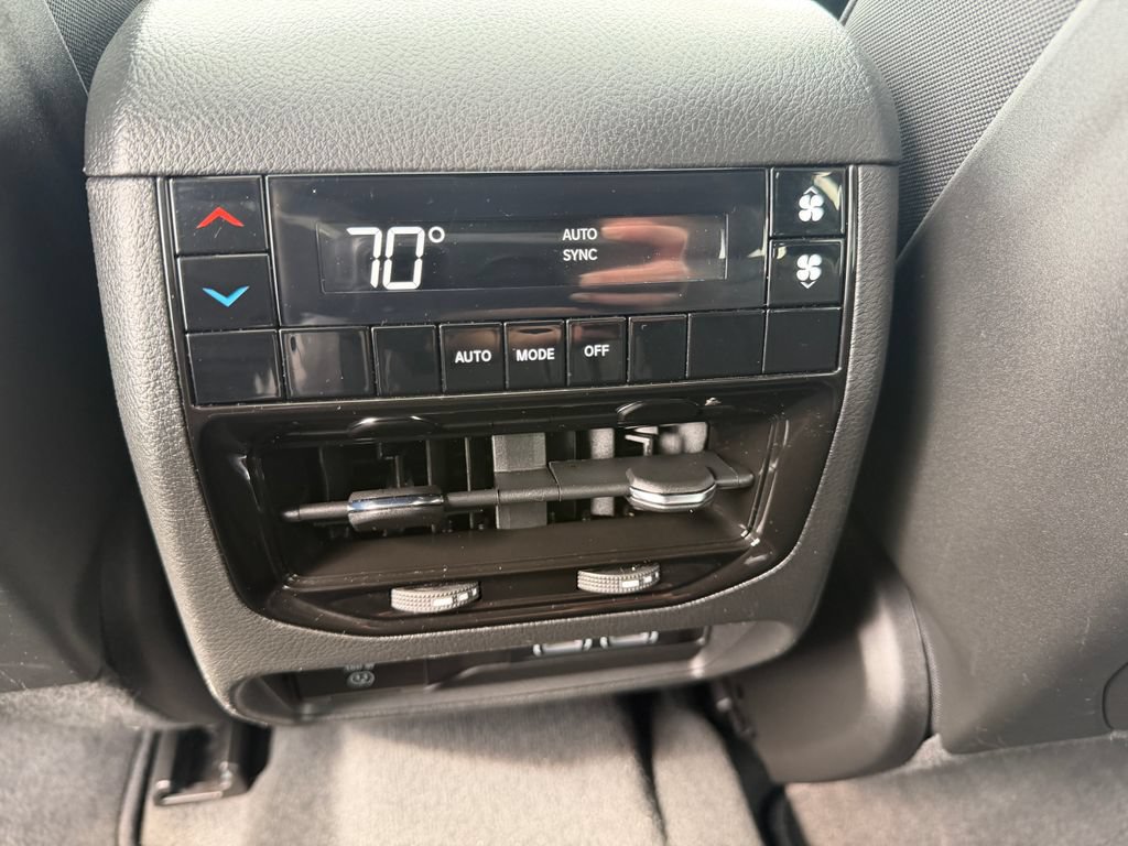 Used 2024 Jeep Grand Cherokee L Altitude AWD/4WD image 29