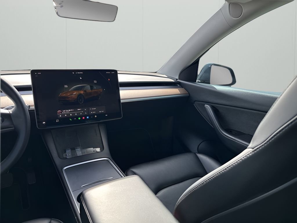 Used 2022 Tesla Model Y Long Range image 19