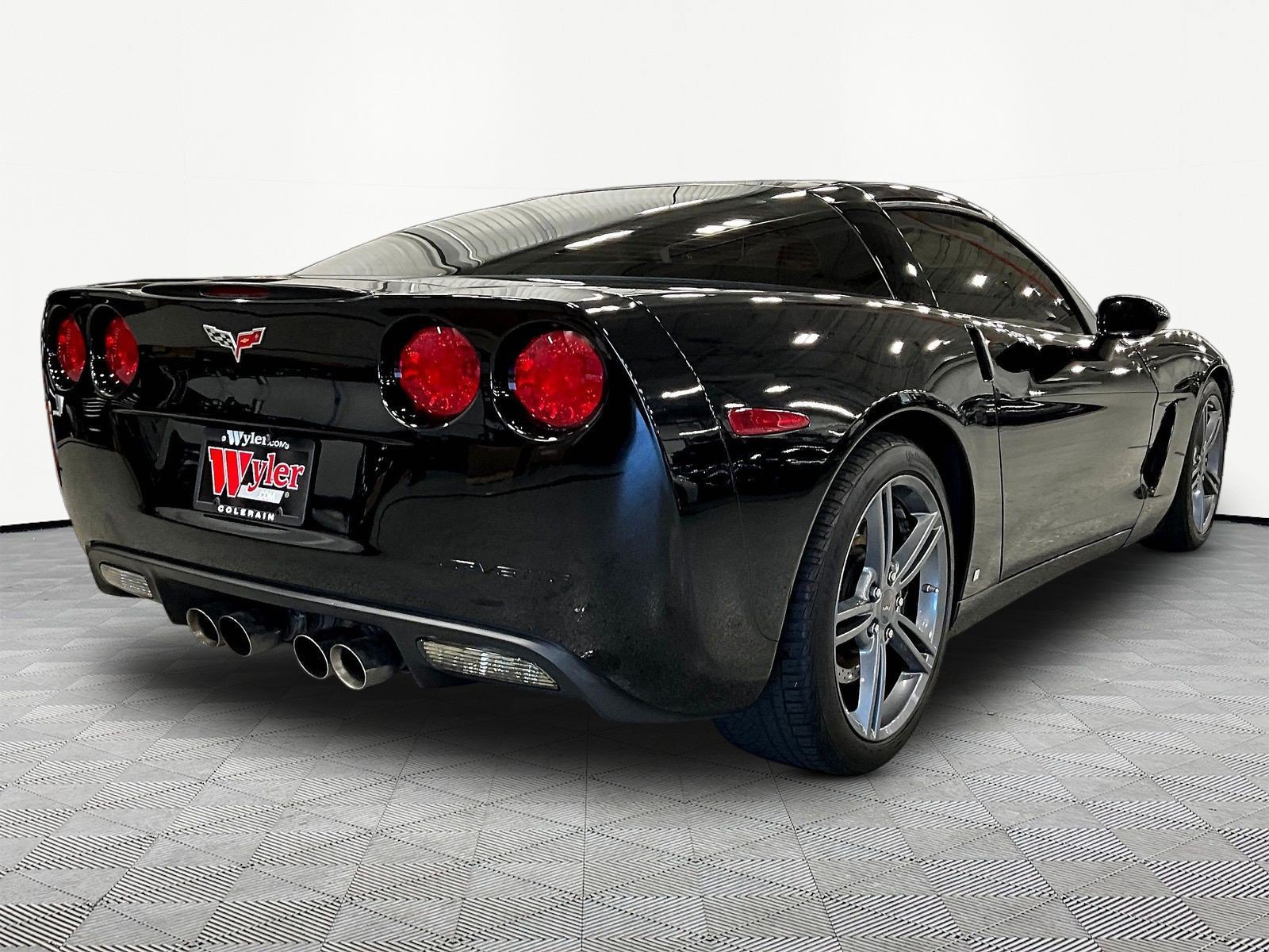 Used 2007 Chevrolet Corvette Coupe w/ Performance Package RWD image 6