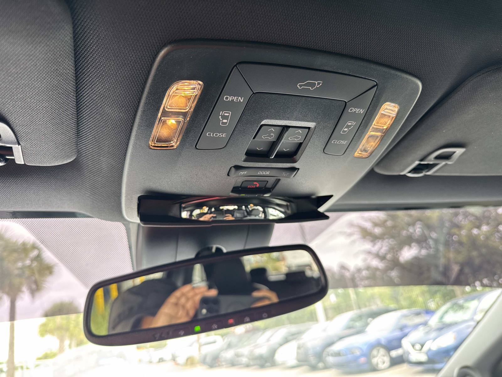 Used 2025 Toyota Sienna XSE w/ XSE Plus Package FWD image 28