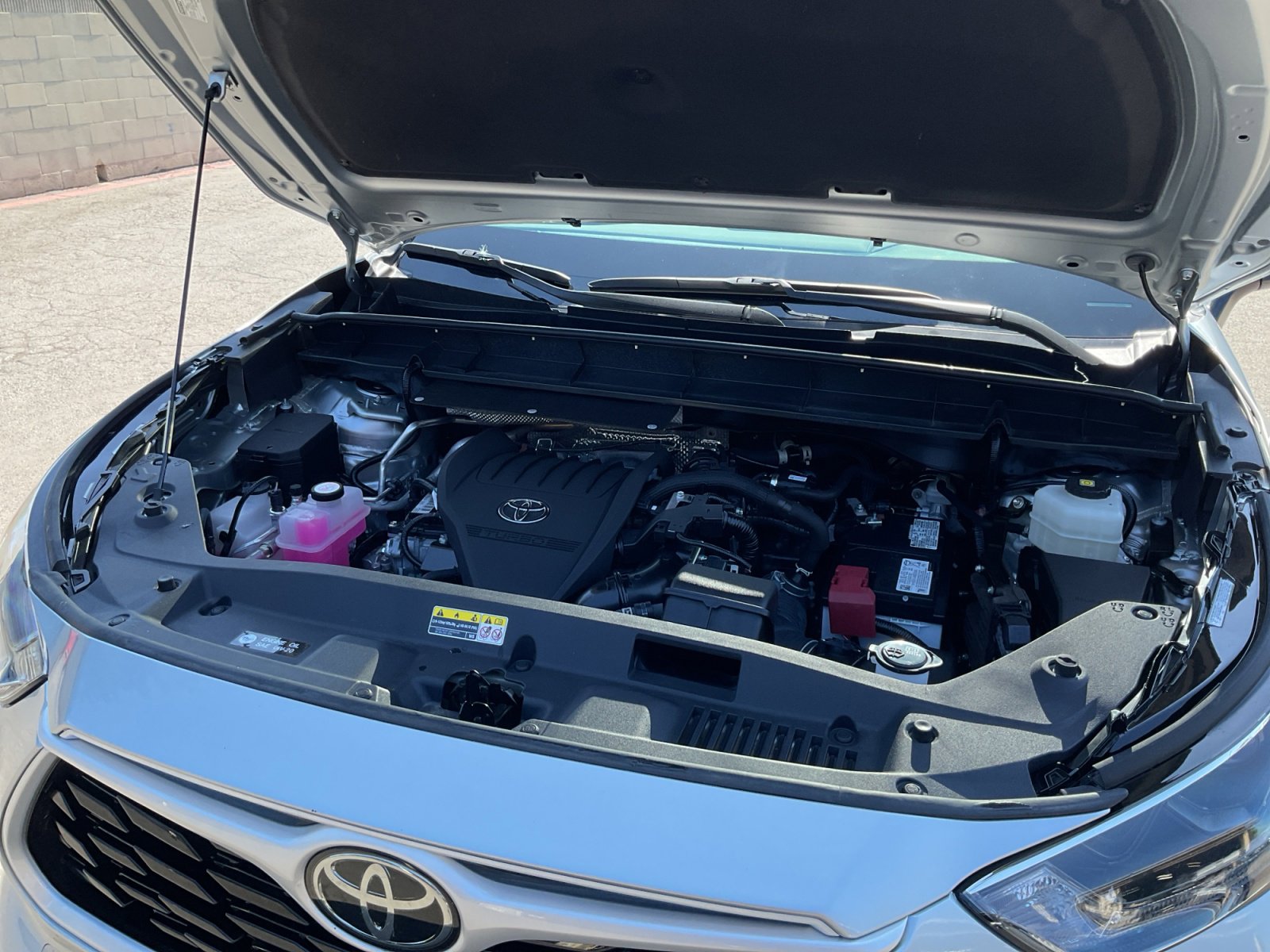 Used 2024 Toyota Highlander LE image 24