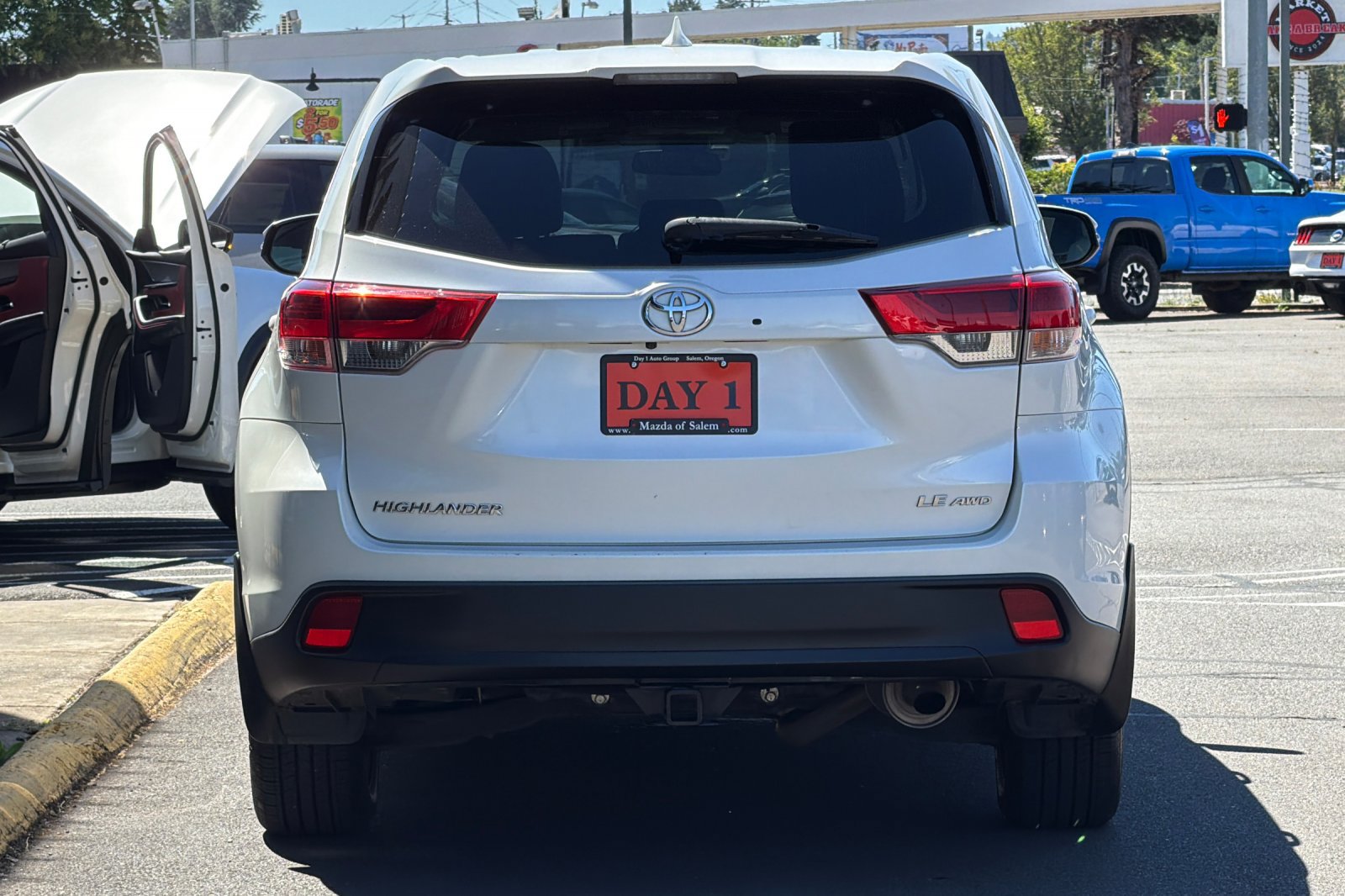 Used 2019 Toyota Highlander Plus AWD/4WD image 6