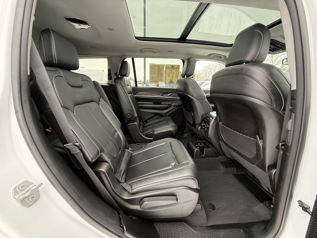 Used 2023 Jeep Grand Cherokee L Limited image 15