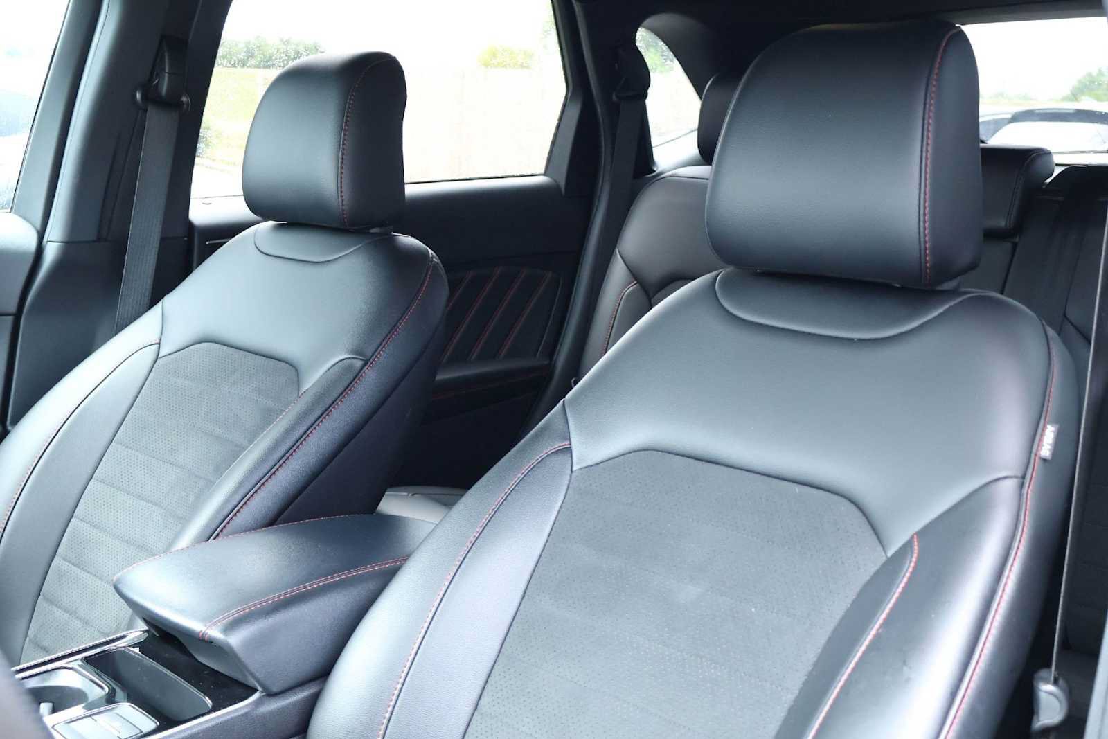 Used 2020 Ford Edge ST-Line FWD image 11