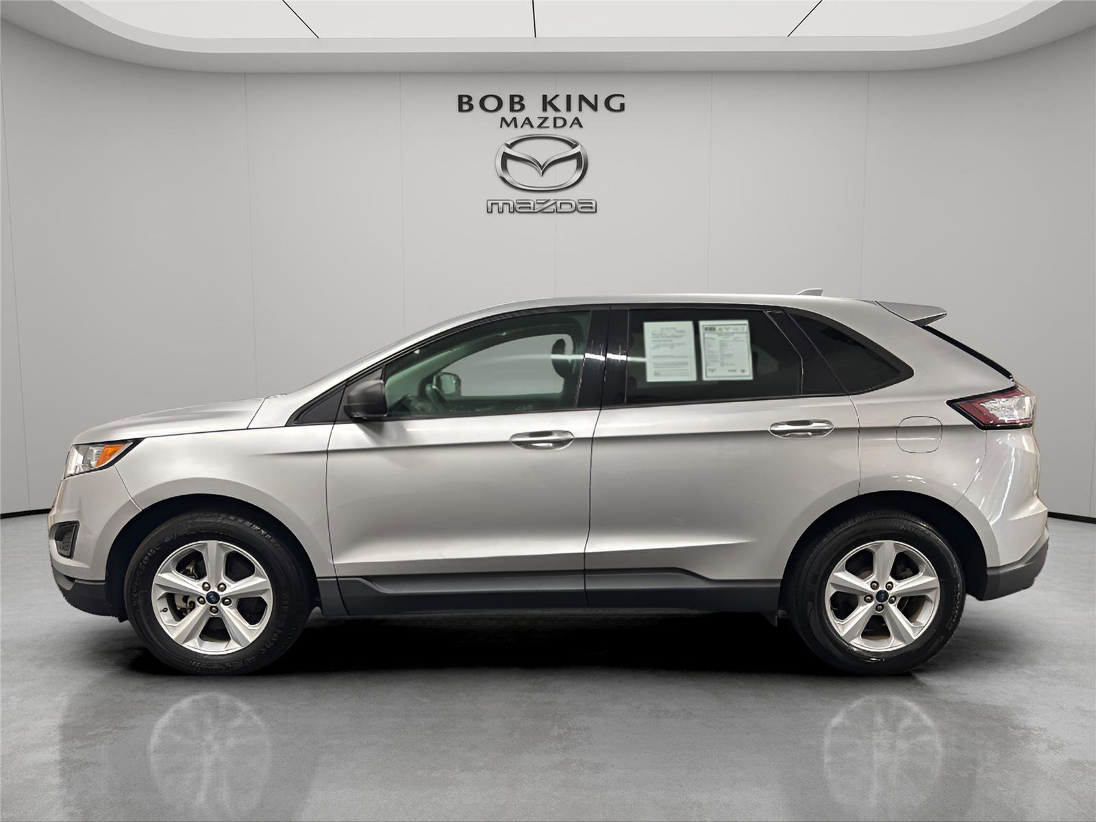 Used 2018 Ford Edge SE image 2