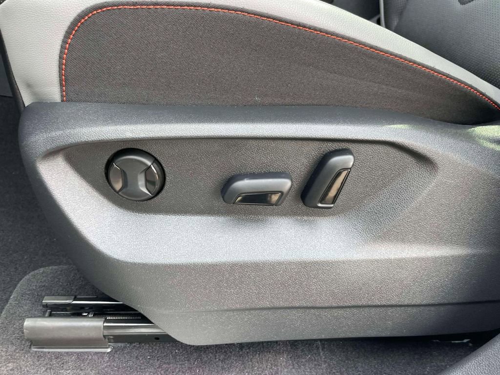 Used 2024 Volkswagen Atlas Peak Edition SE image 19