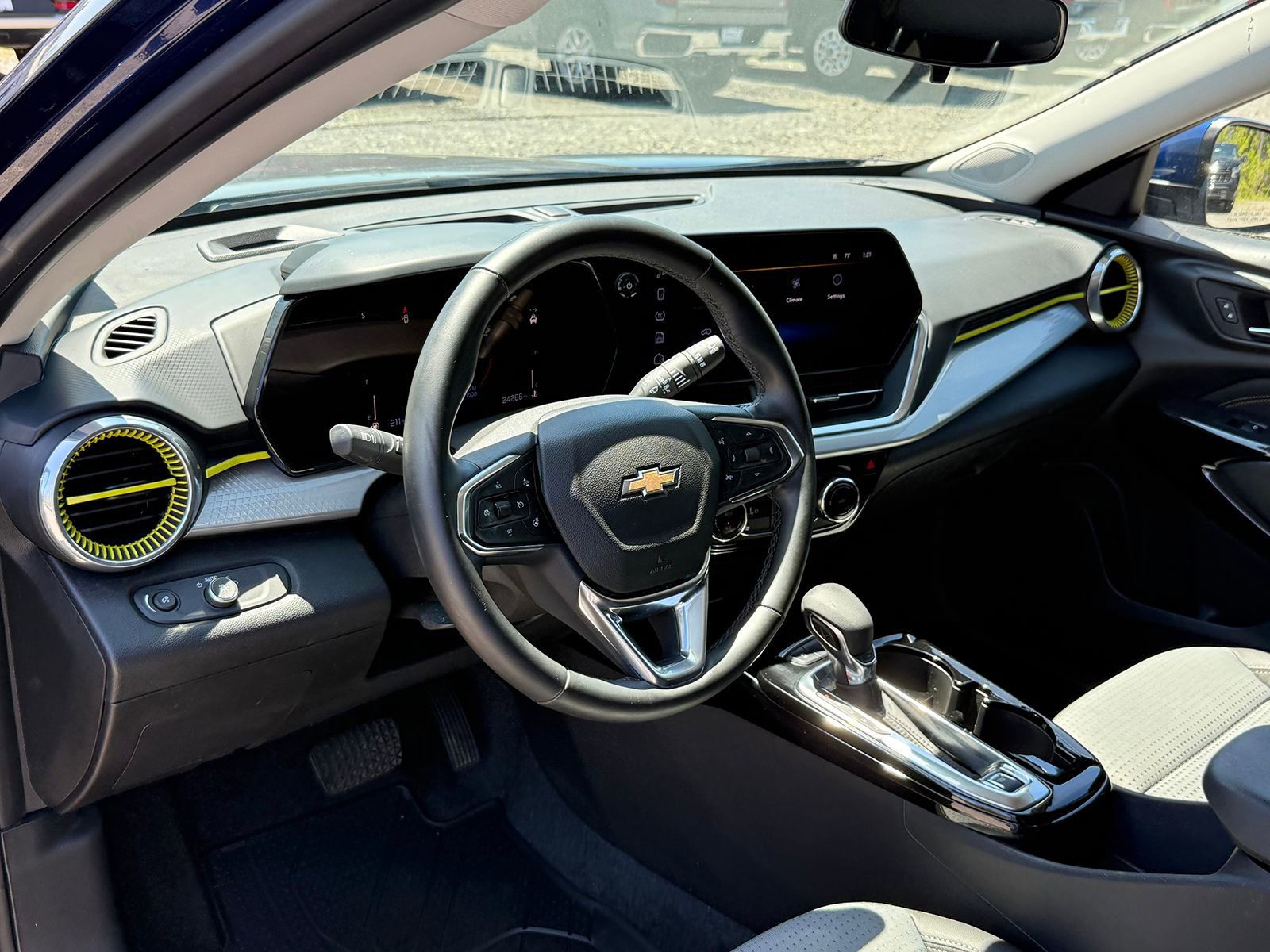 Used 2024 Chevrolet Trax LT w/ Driver Confidence Package FWD image 12