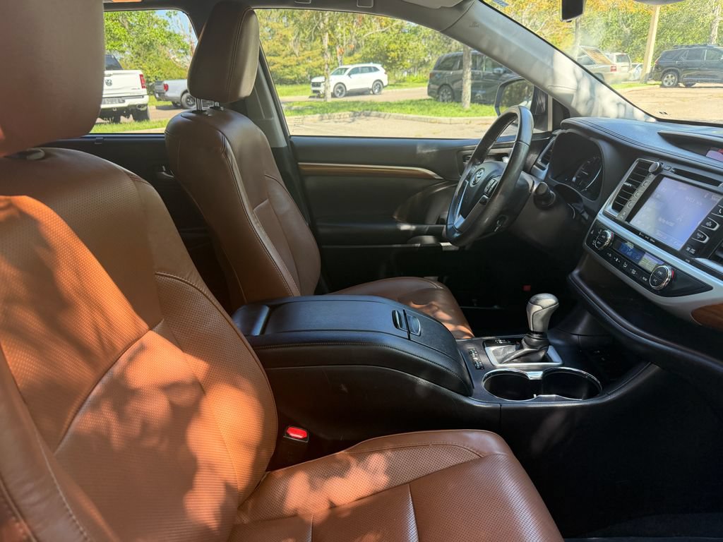 Used 2018 Toyota Highlander Limited FWD image 9