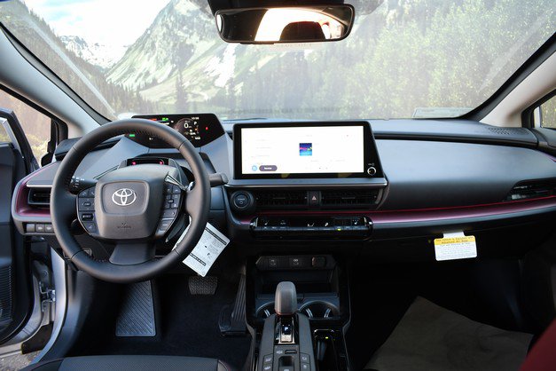 New 2026 Toyota Prius Plug-In Hybrid FWD image 9