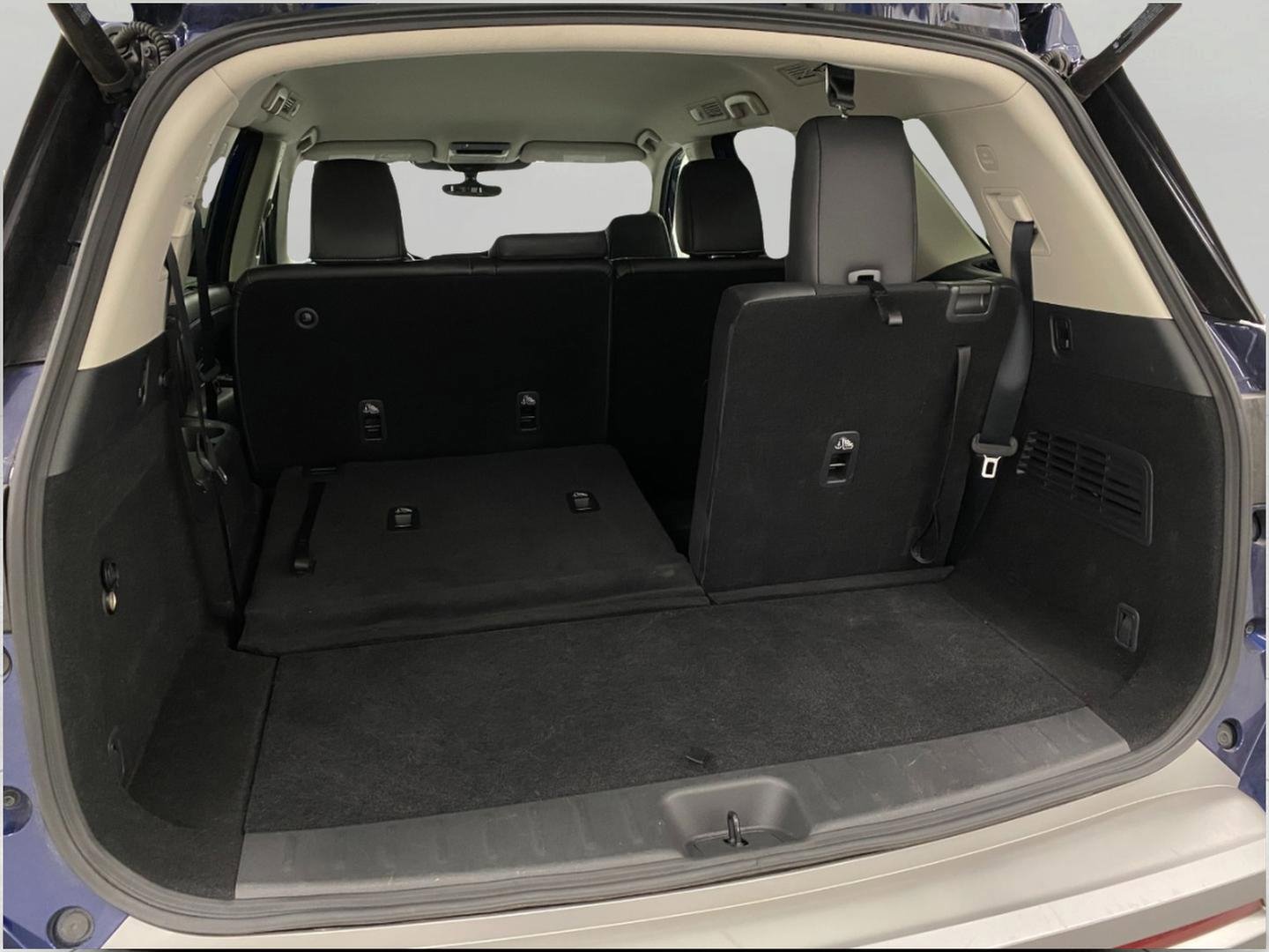 Used 2025 Nissan Pathfinder SL image 5