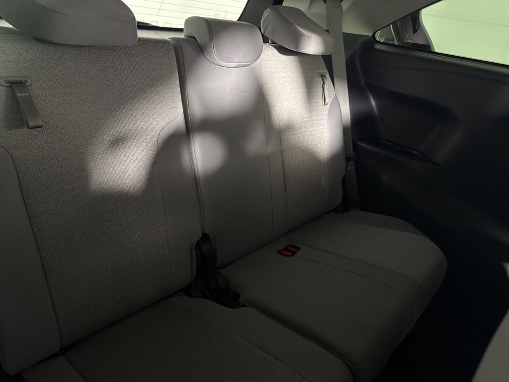 Used 2025 Toyota Sienna LE image 23