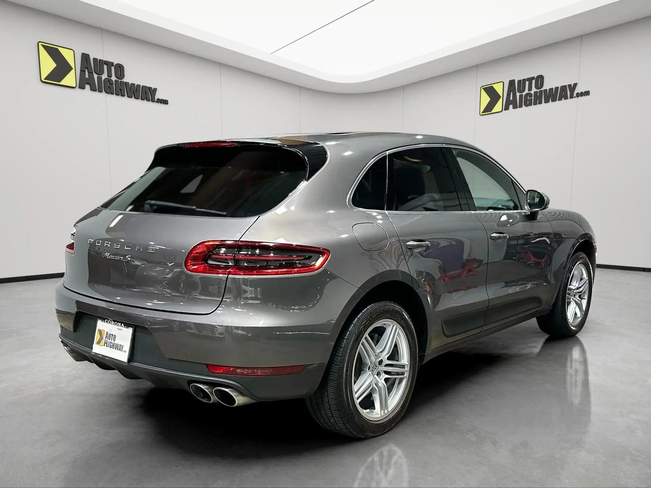Used 2016 Porsche Macan S image 5