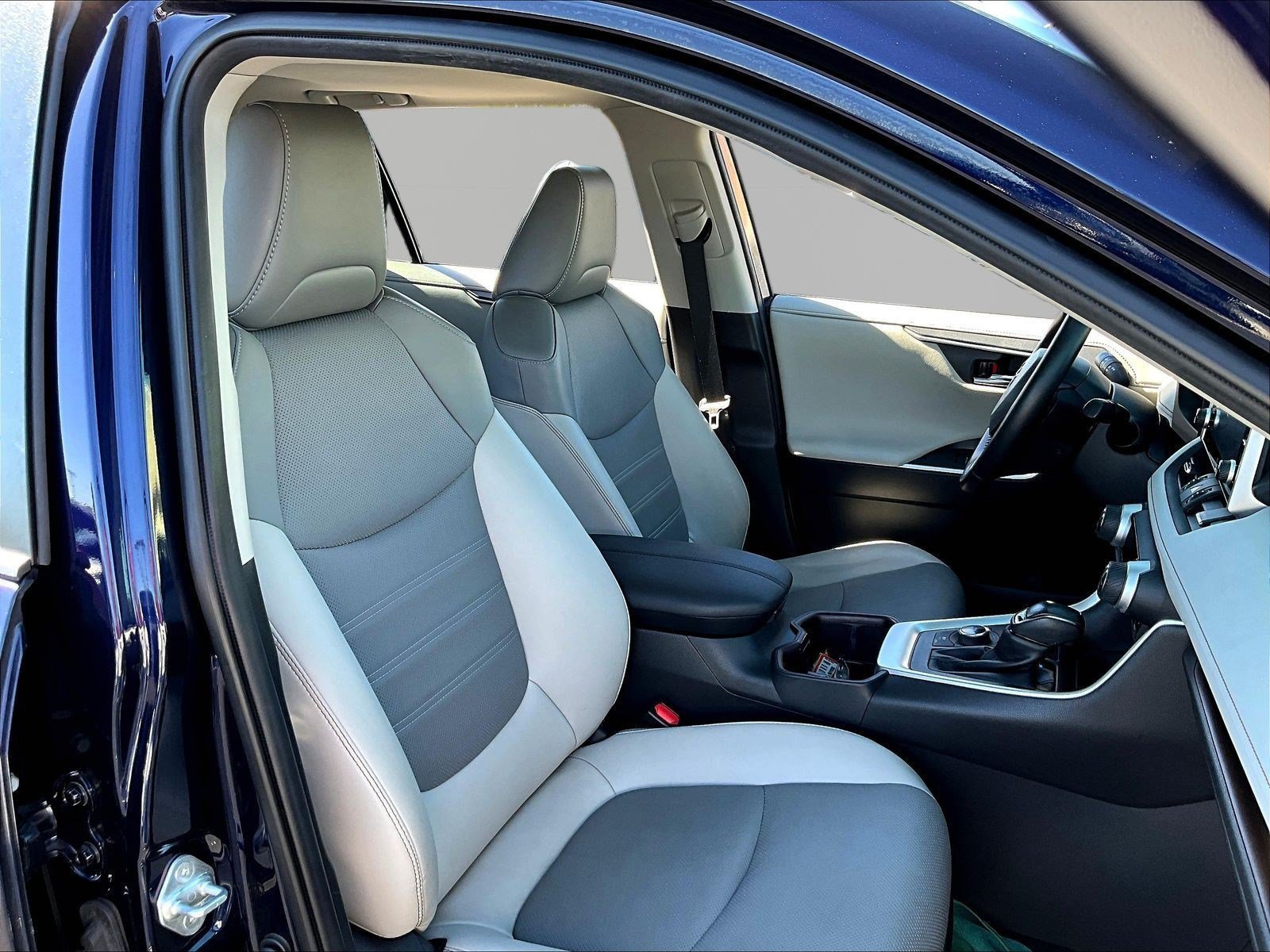 Used 2022 Toyota RAV4 Limited AWD/4WD image 29