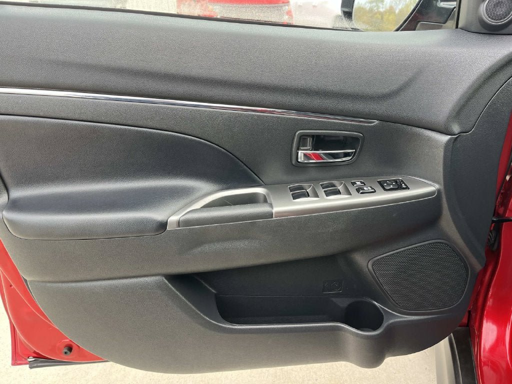 Used 2024 Mitsubishi Outlander Sport SE AWD/4WD image 25