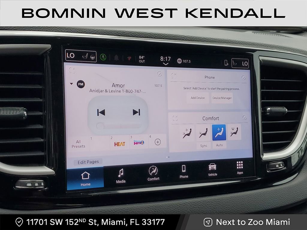 Used 2025 Chrysler Pacifica Select image 25