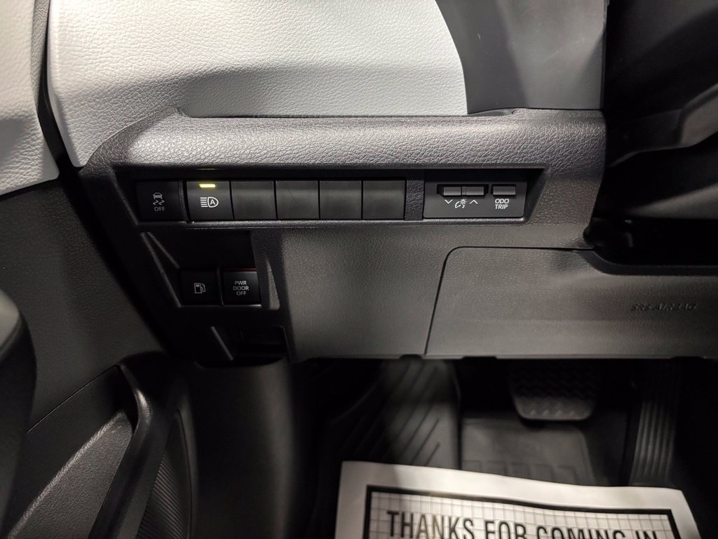 Used 2025 Toyota Sienna XLE AWD/4WD image 17