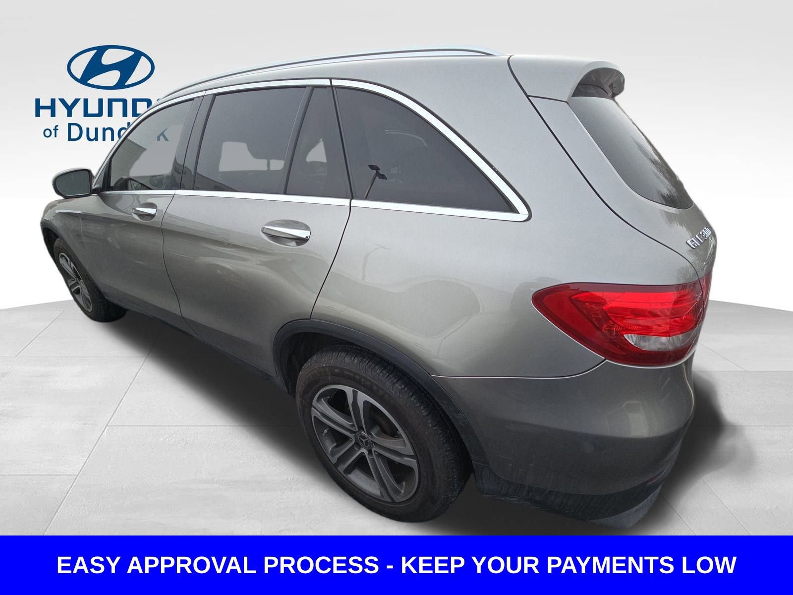 Used 2019 Mercedes-Benz GLC 300 4MATIC w/ Premium Package image 3