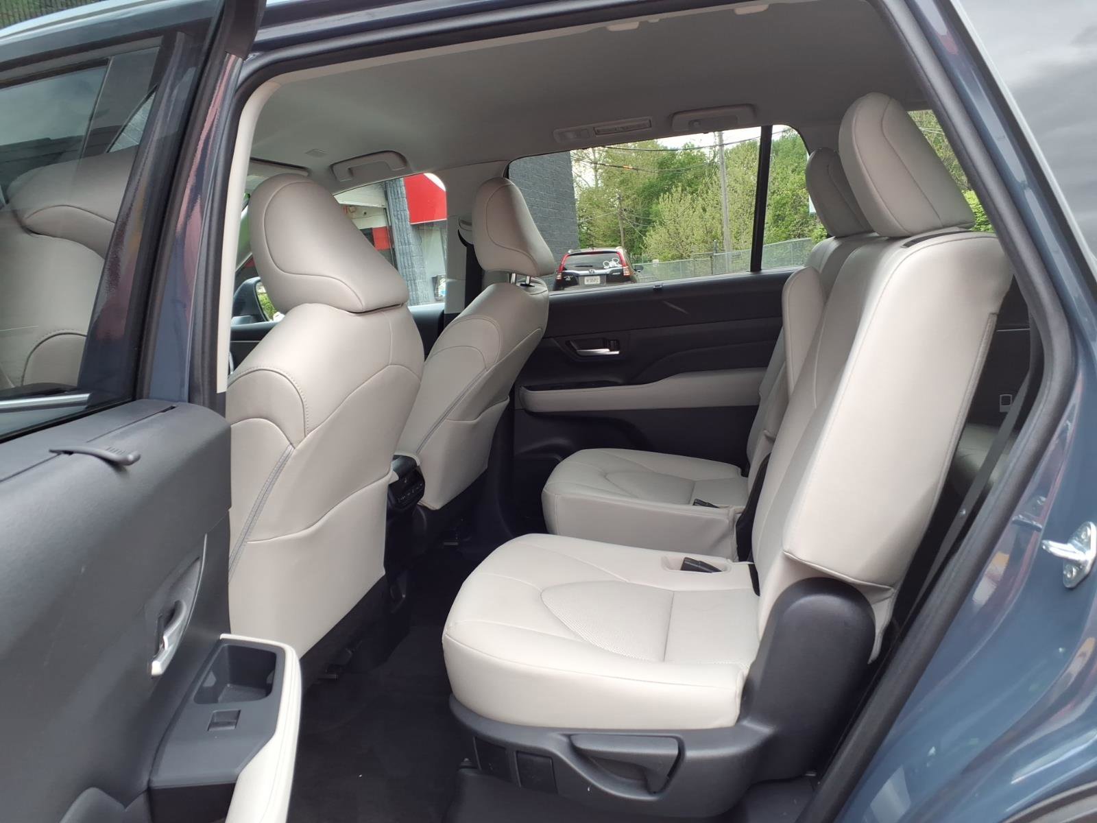 Certified 2024 Toyota Grand Highlander AWD image 16