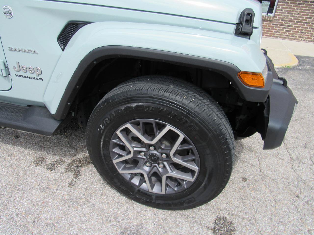 Used 2024 Jeep Wrangler Unlimited Sahara w/ Technology Group AWD/4WD image 40