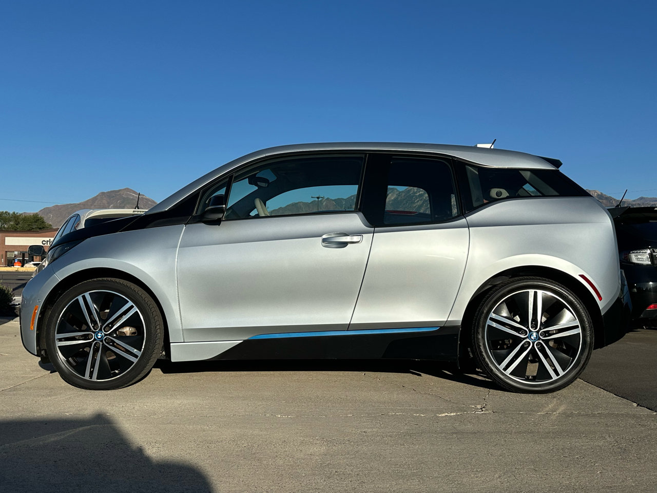 Used 2015 BMW i3 w/ Range Extender image 8