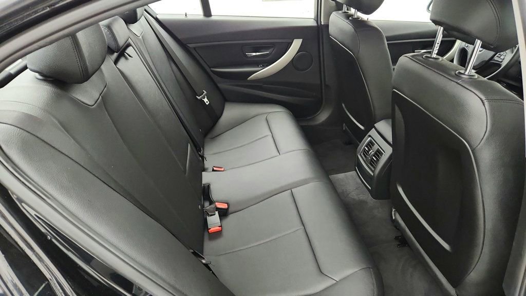 Used 2016 BMW 320i 4dr Sdn 320i with Driving Assi image 23