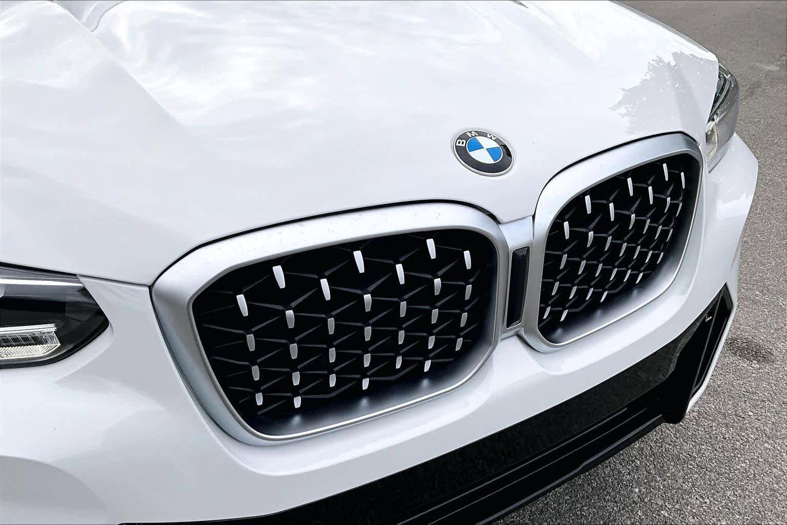 Certified 2025 BMW X4 xDrive30i AWD/4WD image 32
