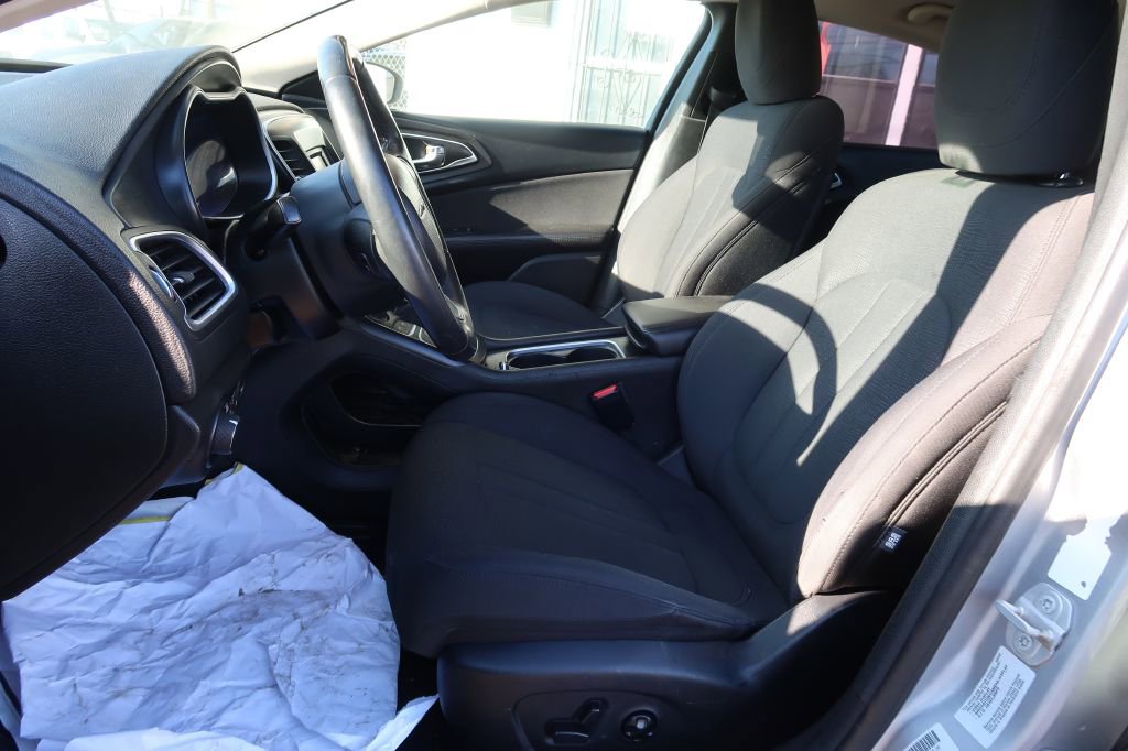 Used 2016 Chrysler 200 Limited w/ Convenience Group image 5