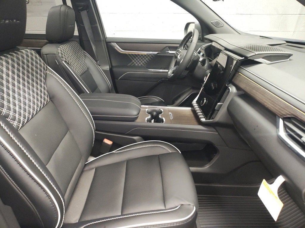 New 2026 GMC Acadia Denali w/ Super Cruise Package image 7