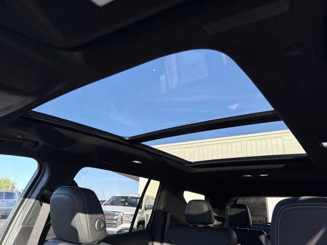 New 2026 Chevrolet Traverse LT w/ Sun and Wheel Package image 16