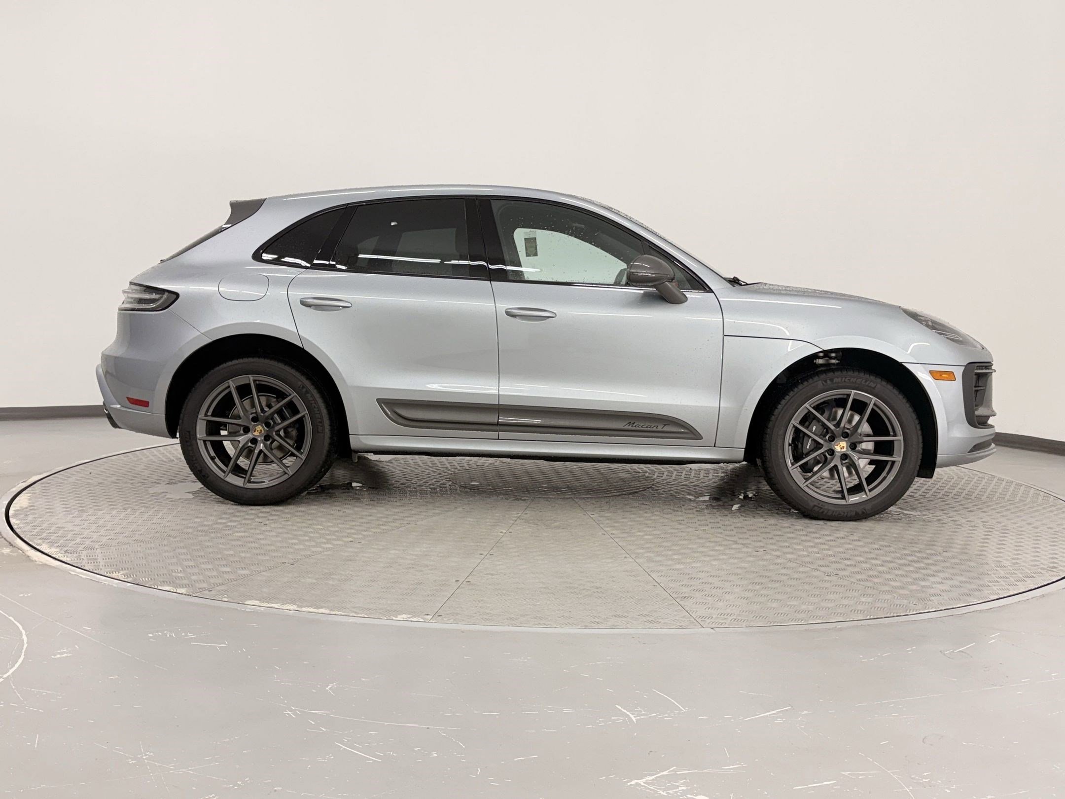 Used 2025 Porsche Macan image 8