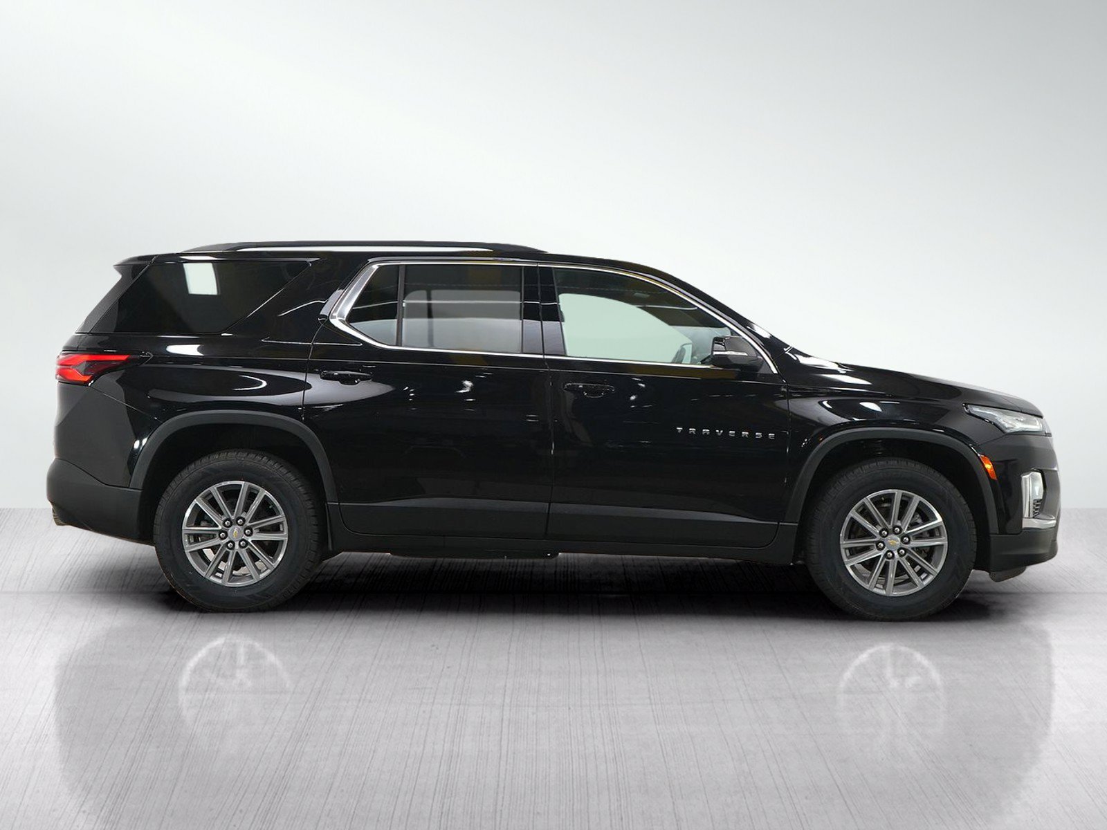 Used 2023 Chevrolet Traverse LT FWD image 7