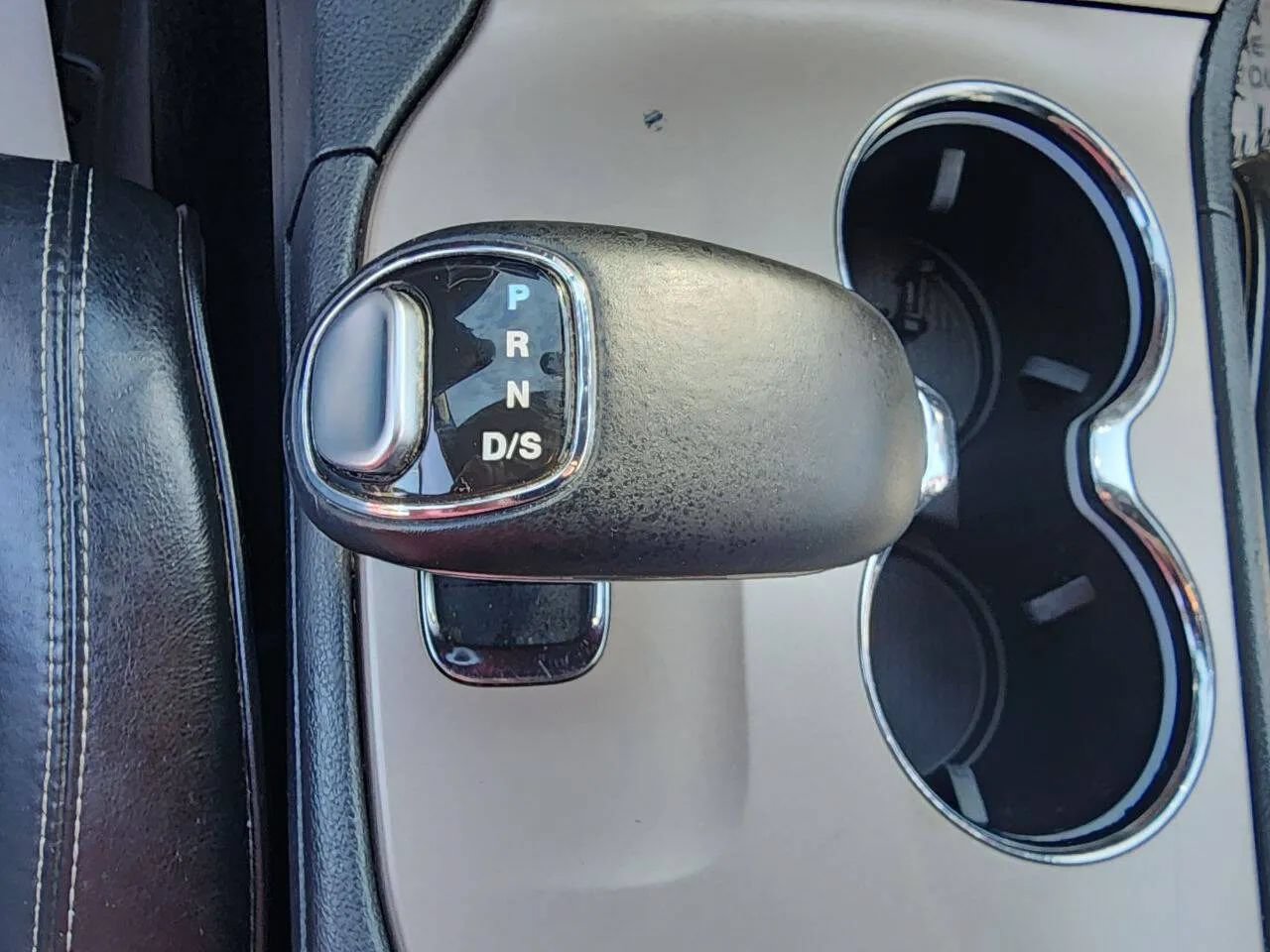Used 2014 Jeep Grand Cherokee Overland w/ Advanced Technology Group AWD/4WD image 20