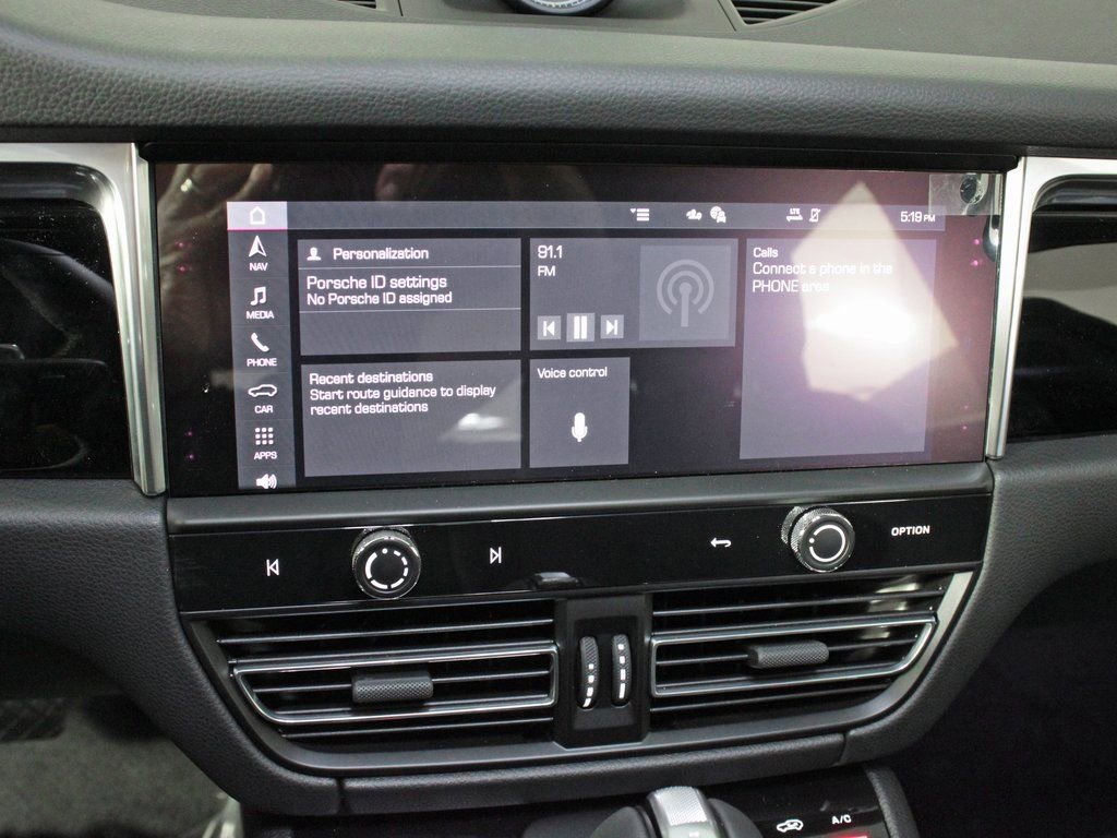 Certified 2025 Porsche Macan image 25