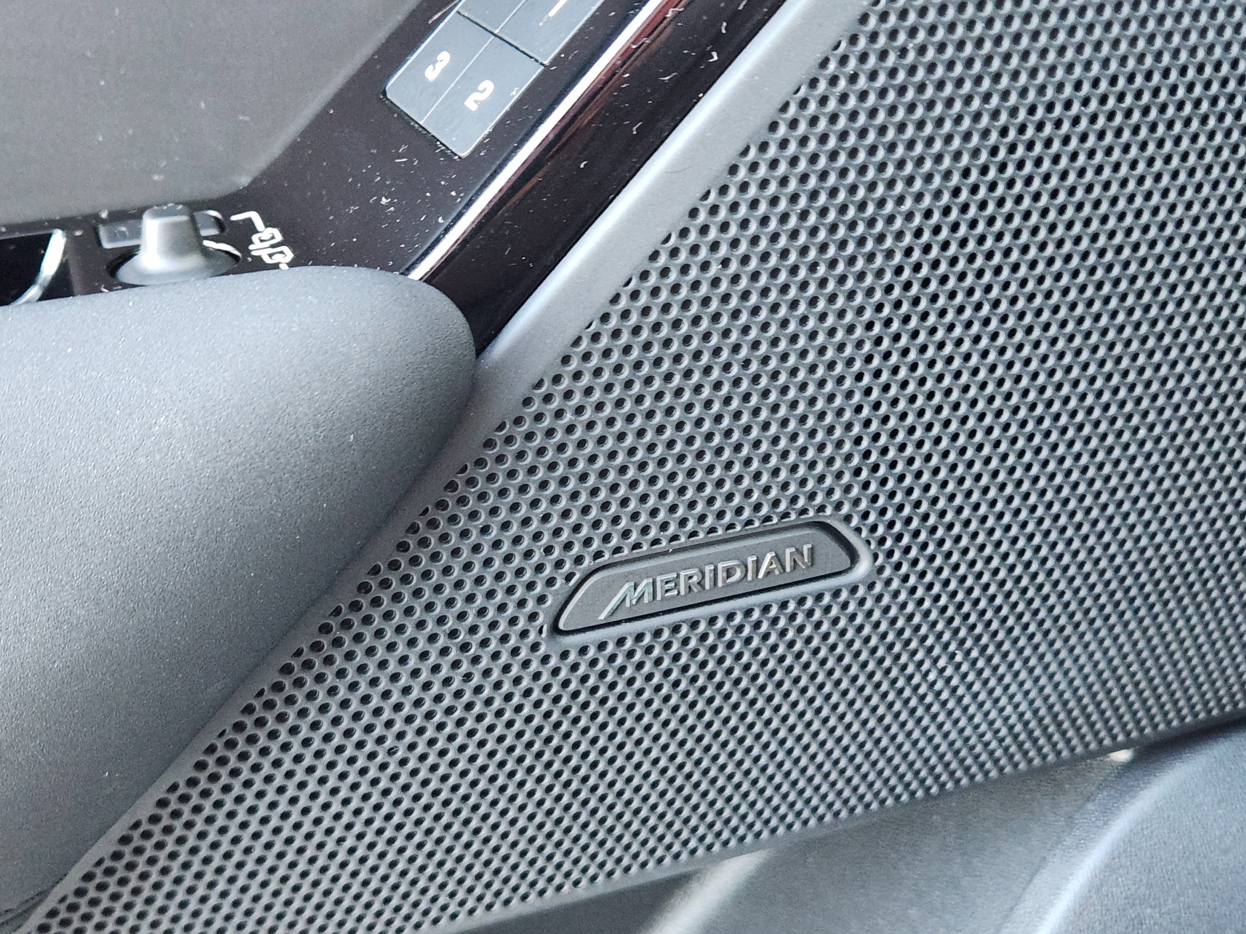 Certified 2024 Land Rover Range Rover Velar Dynamic SE image 24