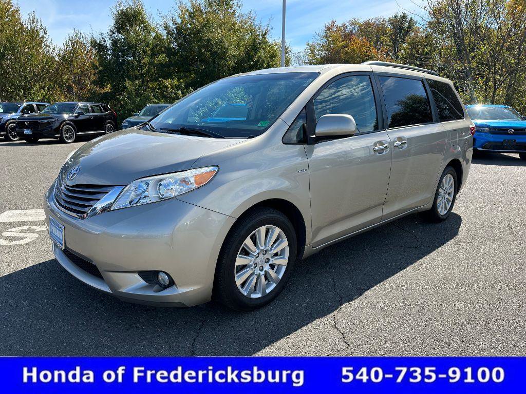 Used 2017 Toyota Sienna XLE Premium image 2