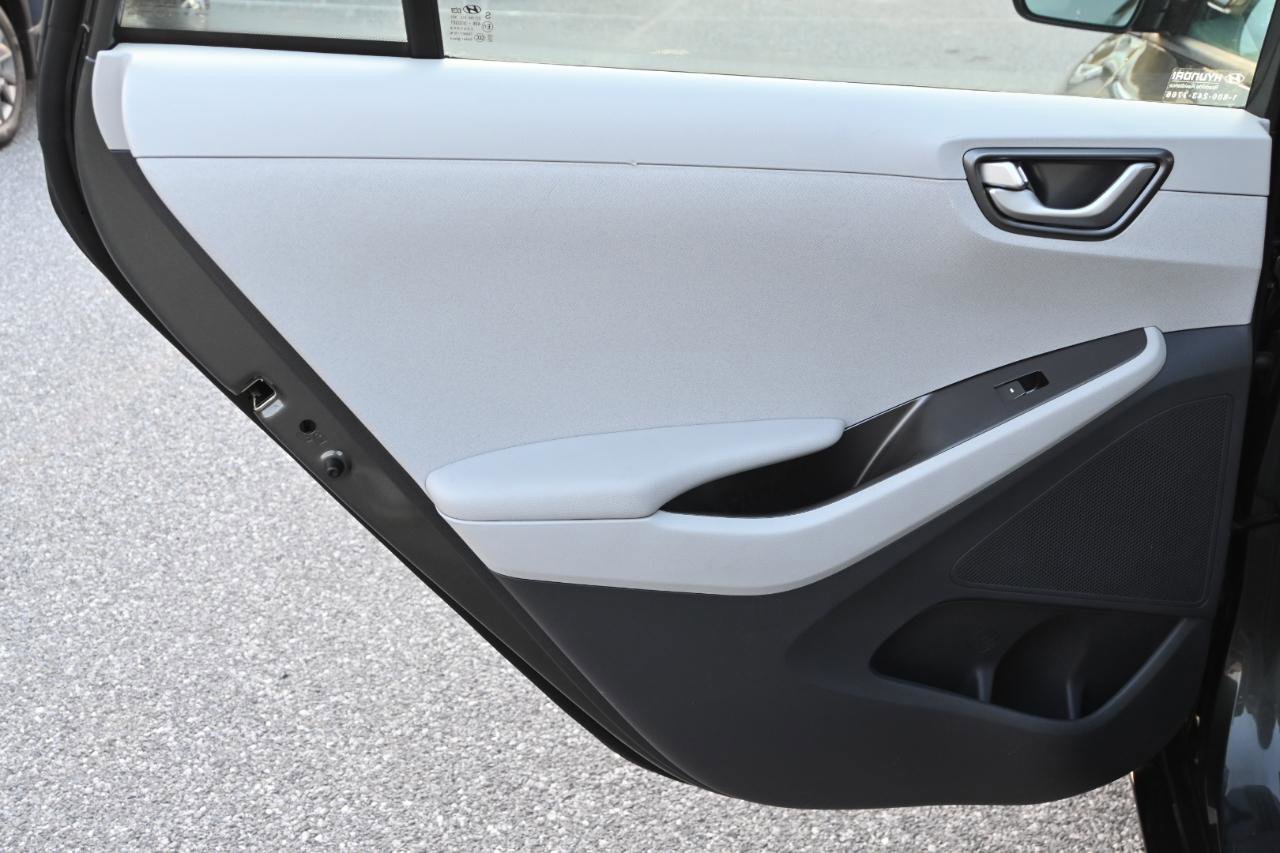 Used 2020 Hyundai Ioniq Blue FWD image 16