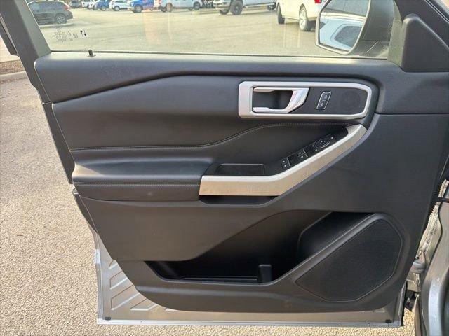 Used 2022 Ford Explorer XLT w/ Equipment Group 202A image 23