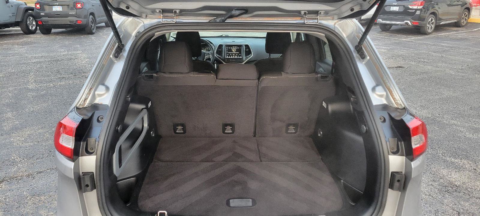 Used 2015 Jeep Cherokee Latitude image 28