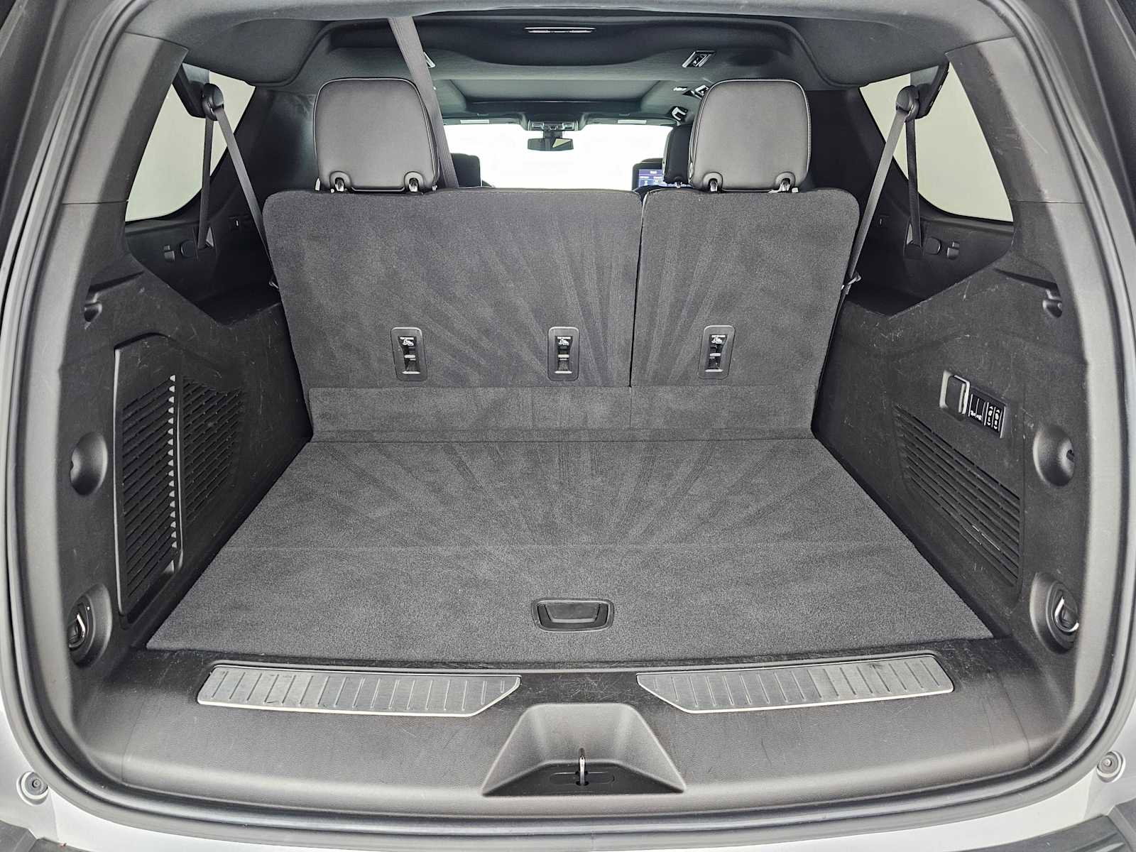 Used 2021 Chevrolet Suburban RST w/ Luxury Package image 16