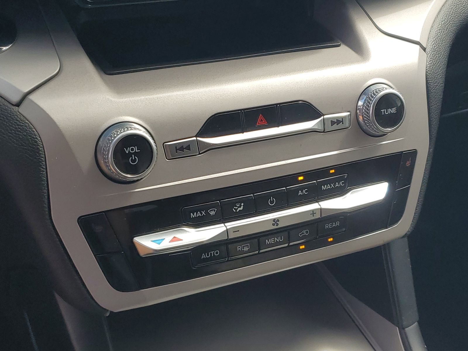 Certified 2023 Ford Explorer XLT image 27