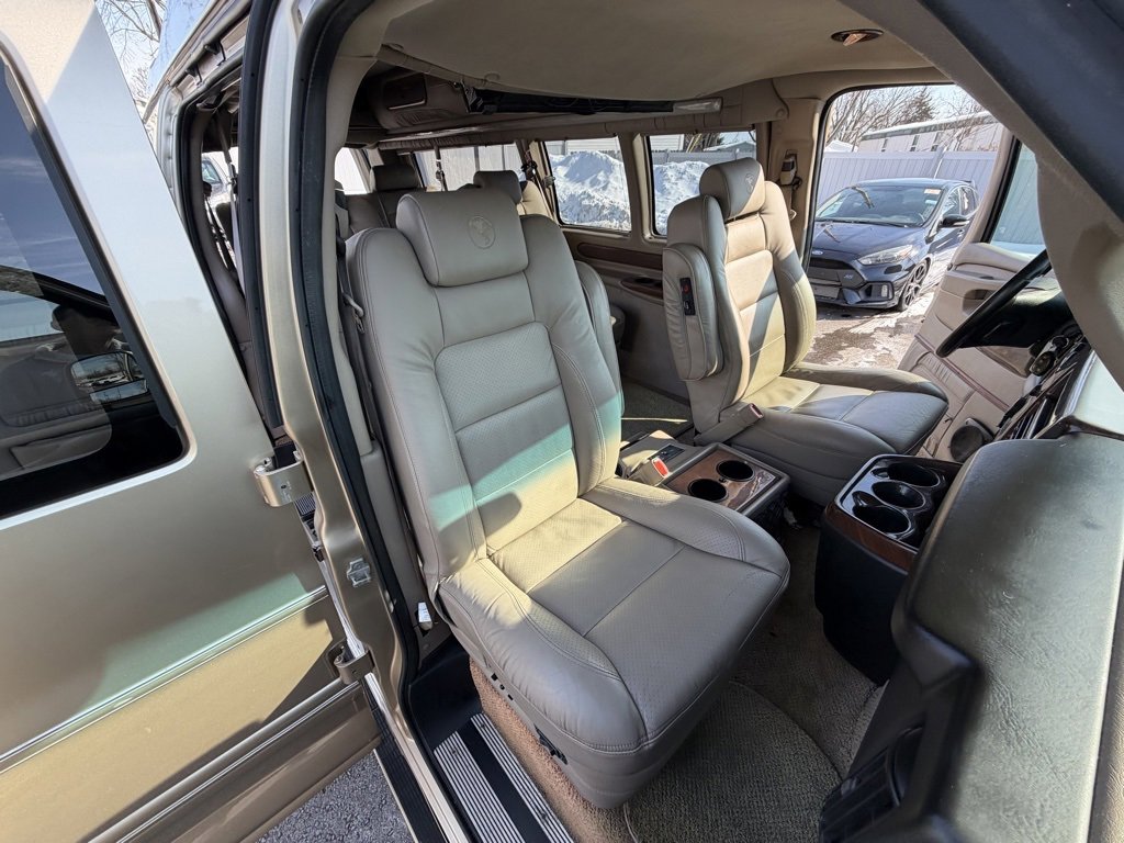 Used 2008 GMC Savana 2500 Extended Passenger w/ Preferred Equipment Group image 5