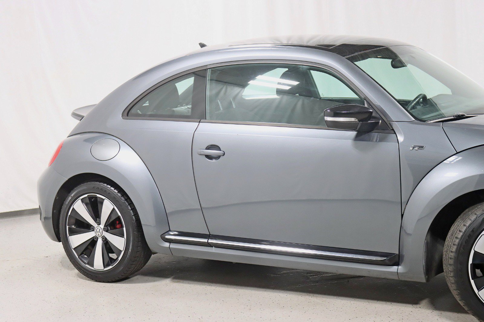 Used 2014 Volkswagen Beetle R-Line FWD image 3