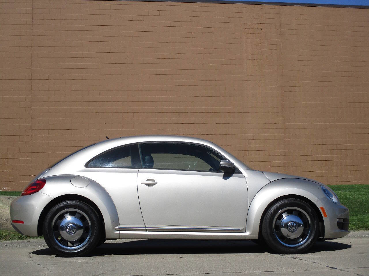 Used 2012 Volkswagen Beetle 2.5 FWD image 79