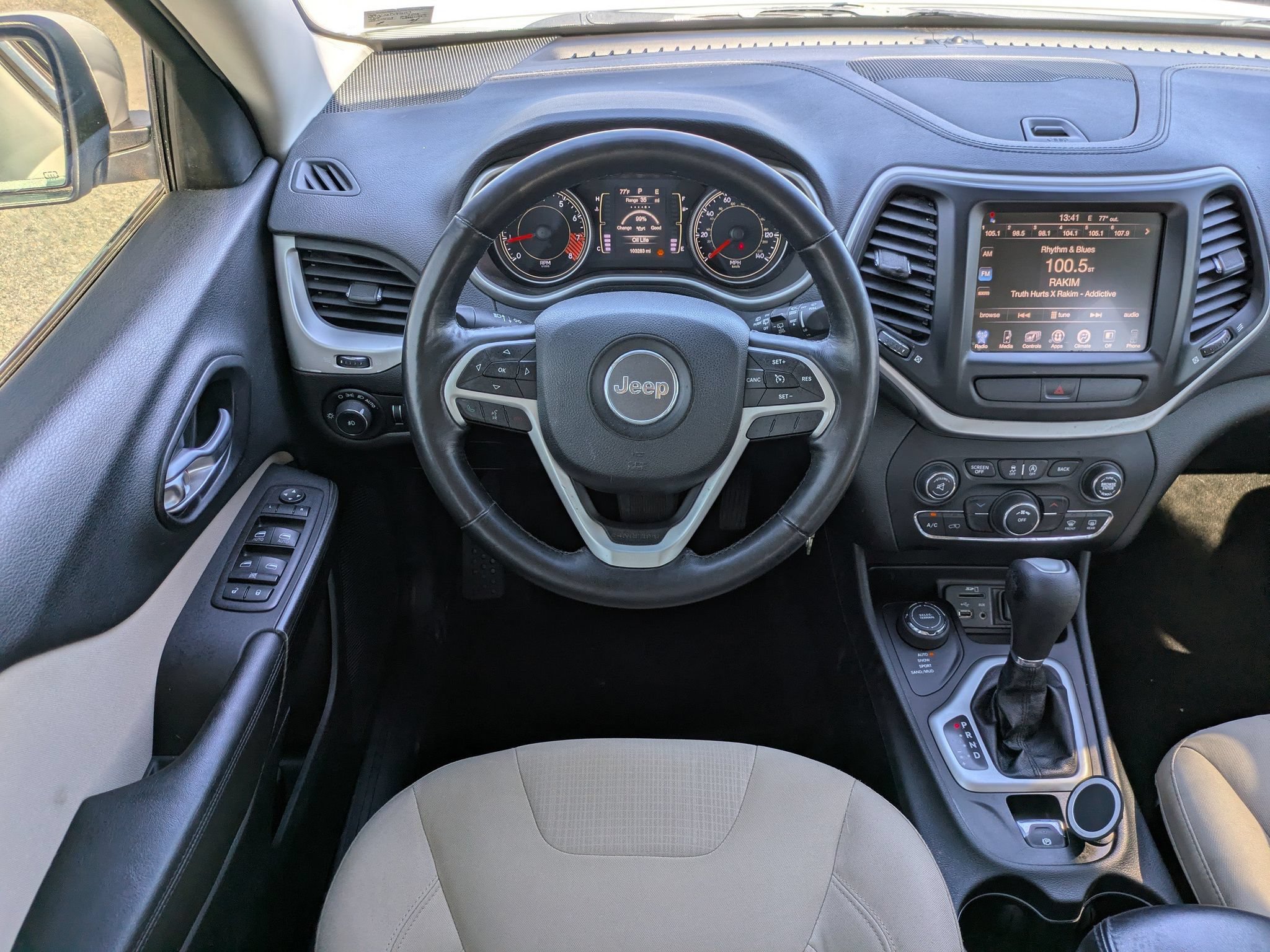 Used 2015 Jeep Cherokee Latitude w/ Cold Weather Group AWD/4WD image 17