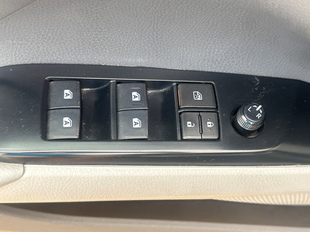 Used 2018 Toyota Camry LE w/ Convenience Package image 6