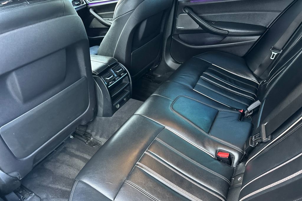 Used 2019 BMW 530e w/ M Sport Package image 12