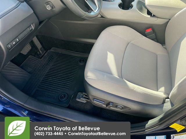 Certified 2022 Toyota Venza LE image 12